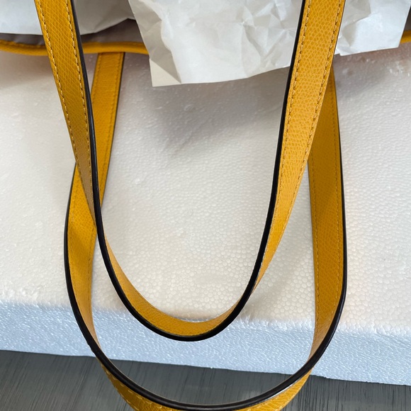 Michael Kors Yellow Tote Bag - Picture 5 of 9
